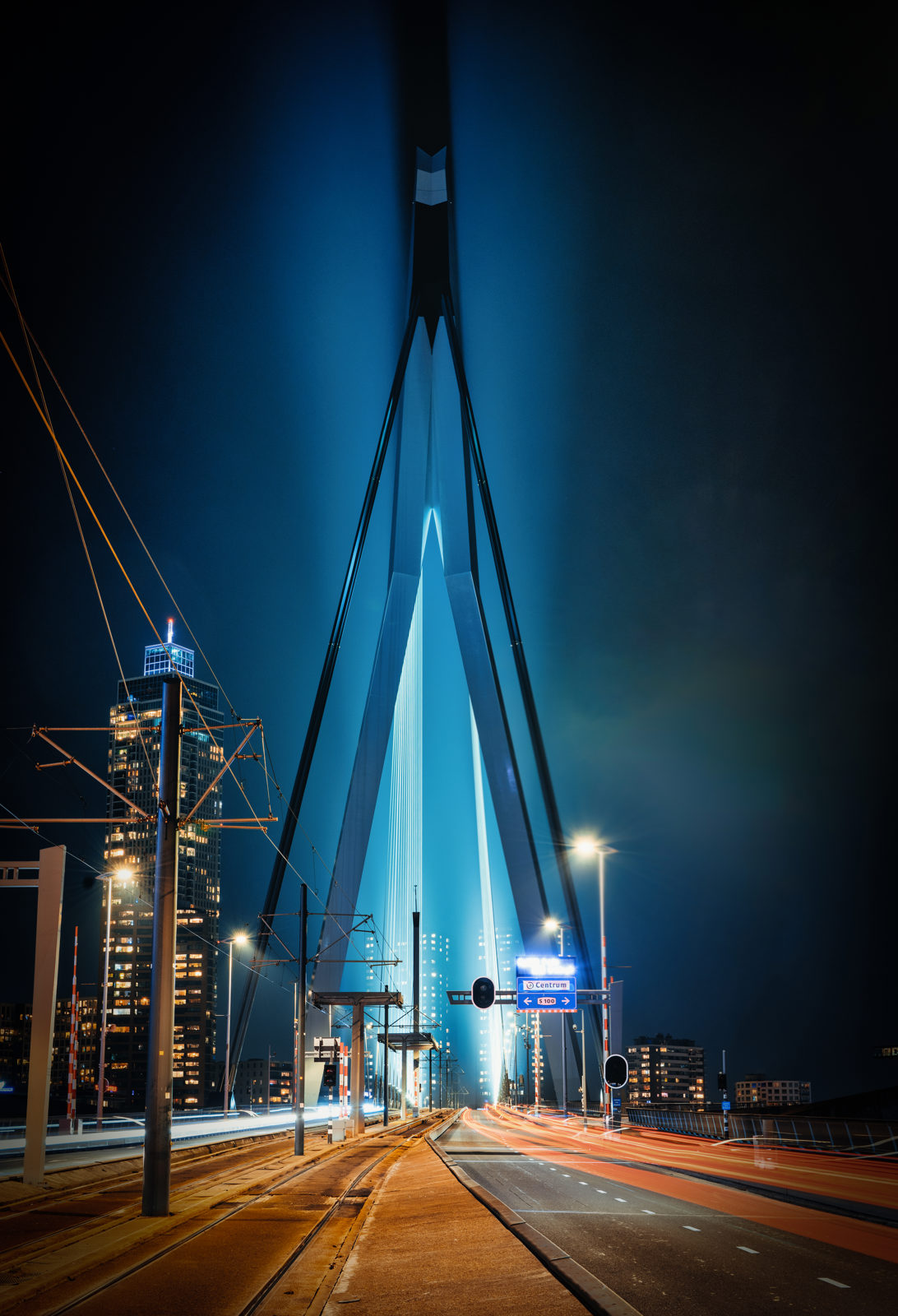 Erasmusbrug bij nacht